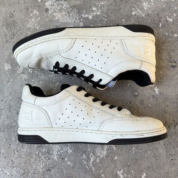 Chanel leather low tops - Picture 3 of 10